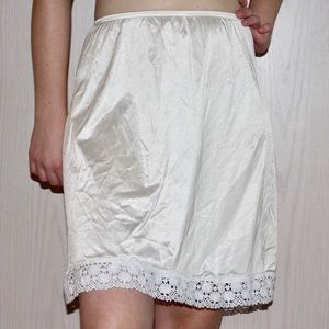 1970s Vintage Cream Satin Skirt Slip